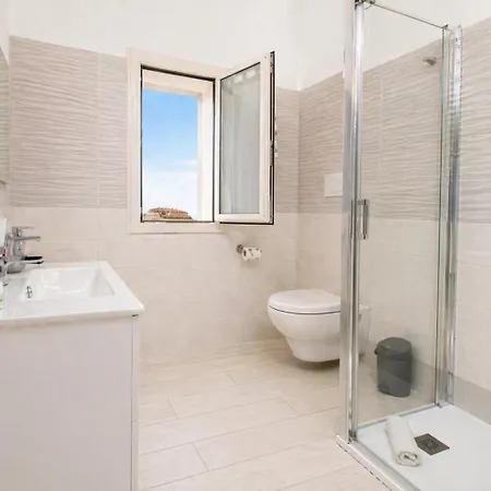 Isa - & 3* Santa Teresa Gallura